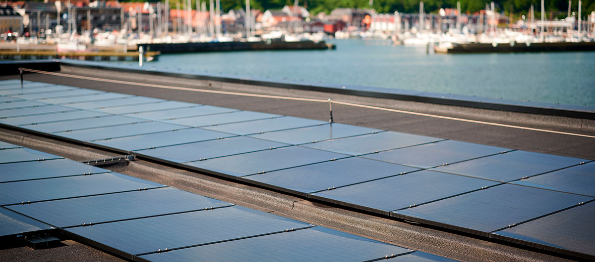 Klimatorium med solceller og tagpap