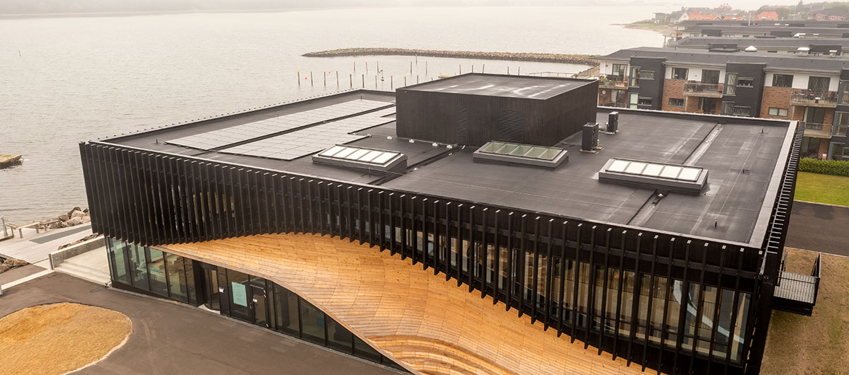 Klimatorium med solceller og tagpap